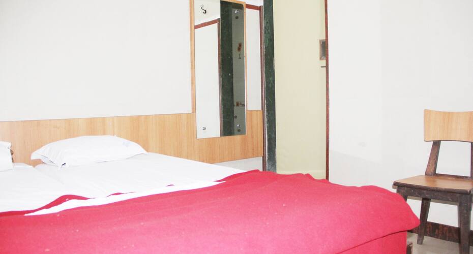 Prabhu Prasad Deluxe Lodging, Sangli 4